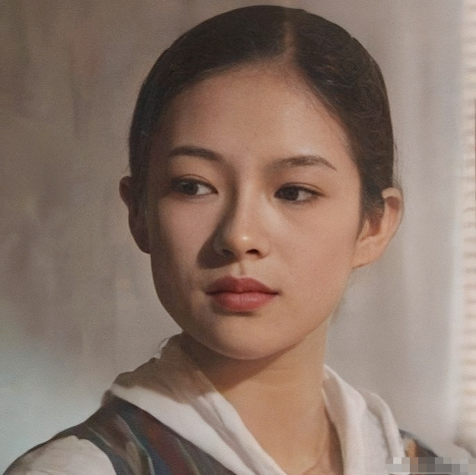 难怪都说章子怡是高级"电影脸",看到大学旧照,才知啥叫"出水芙蓉"