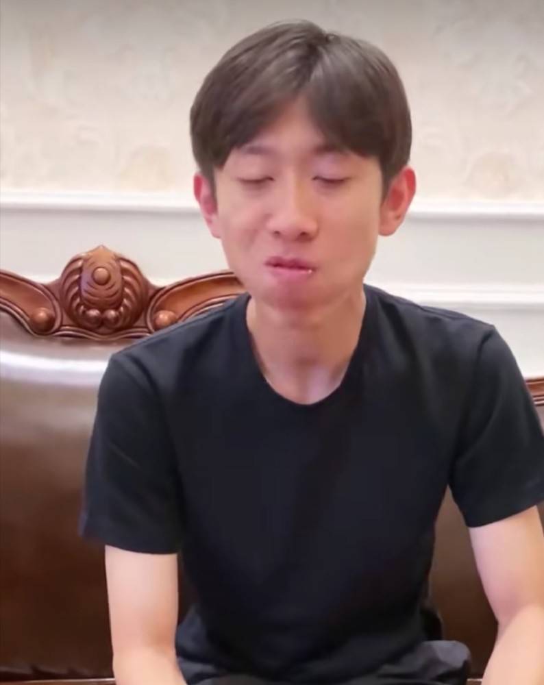 张一山|一口吃N片大挑战火了！张杰8片，杨紫10片，张一山：我来了！