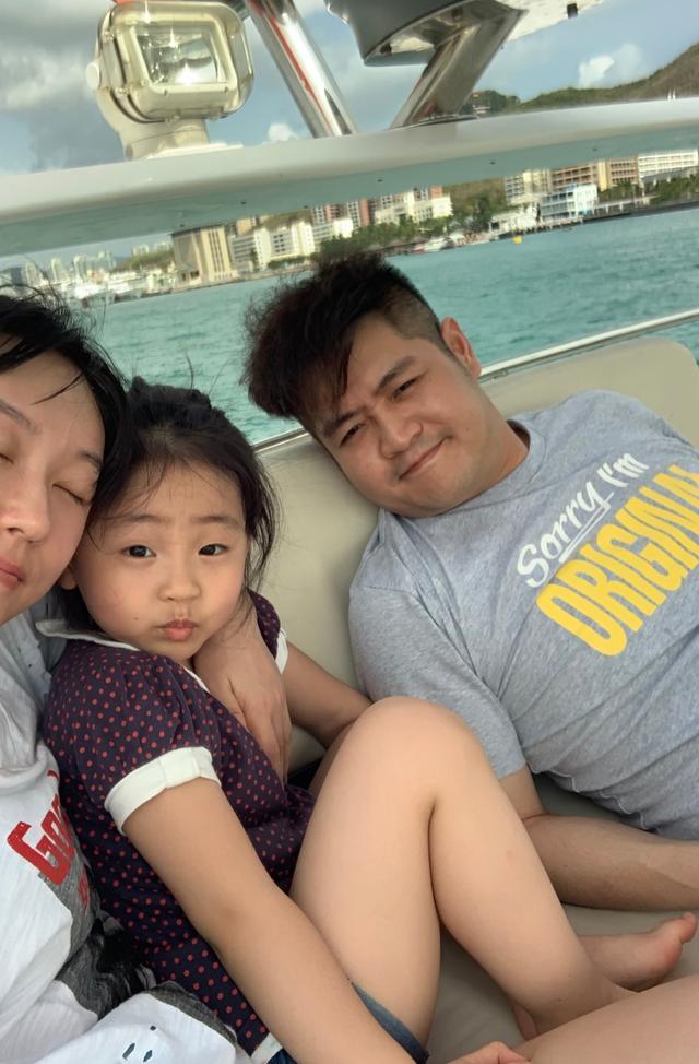 中,身材保持得最好的是赵玉田,他的妻子刘英则因为生孩子胖了上来