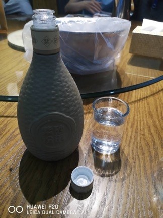 开封|酒瓶没开封酒却少了，消费者能不能要求退一赔三？