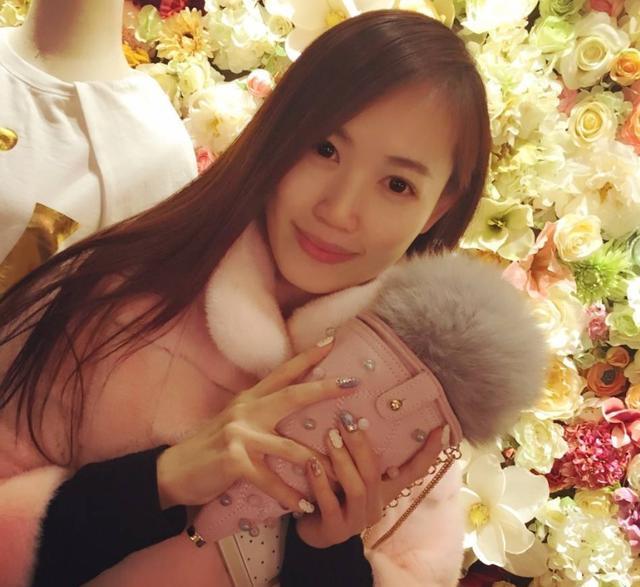 马蓉|马蓉发文辟谣，否认反对王宝强结婚，暗讽其恋情为“臭鱼找烂虾”