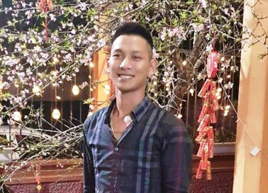 ngoc|男子和同事借钱没有按时还，对方一气之下浇汽油将其烧成重伤