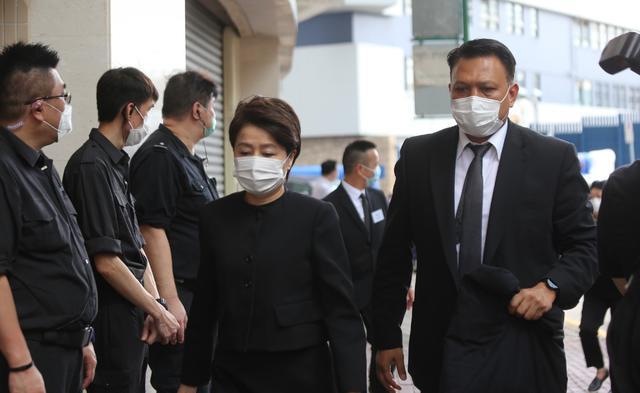 赌王|赌王出殡长孙孙女送别，窦骁何超莲首度牵手，三太四太神情哀伤