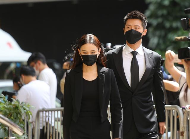 赌王|赌王出殡长孙孙女送别，窦骁何超莲首度牵手，三太四太神情哀伤