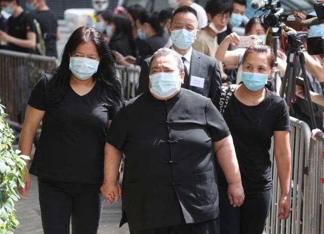 赌王|赌王出殡长孙孙女送别，窦骁何超莲首度牵手，三太四太神情哀伤