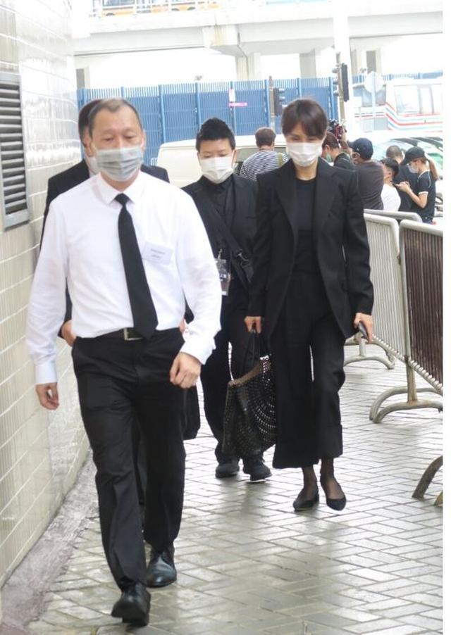 赌王|赌王出殡长孙孙女送别，窦骁何超莲首度牵手，三太四太神情哀伤