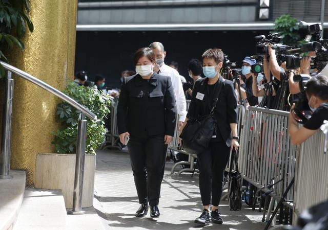 赌王|赌王出殡长孙孙女送别，窦骁何超莲首度牵手，三太四太神情哀伤