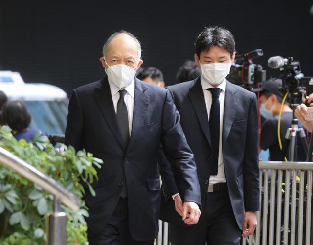 赌王|赌王出殡长孙孙女送别，窦骁何超莲首度牵手，三太四太神情哀伤