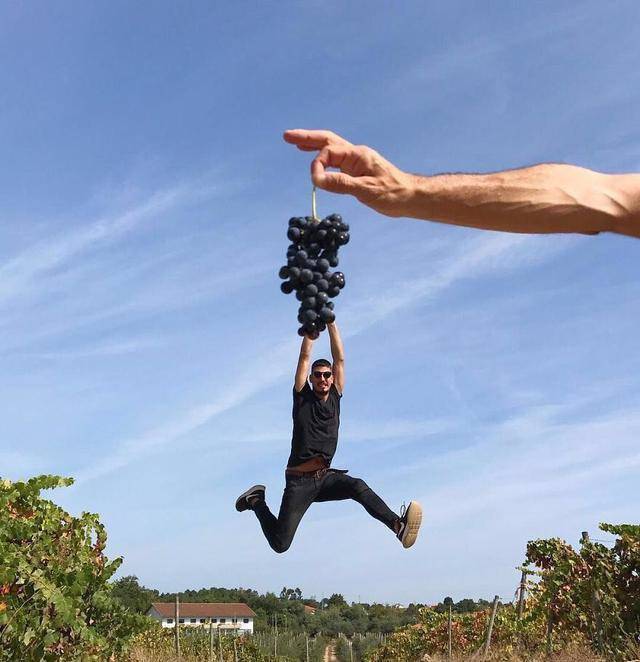 不知道这有没有给你启发,你学会利用错位拍创意照片了吗?