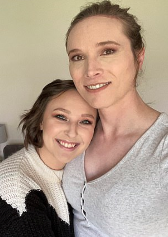 妻子|小伙婚后刚当上爸爸，就在妻子的鼓励下做手术变性成了女人