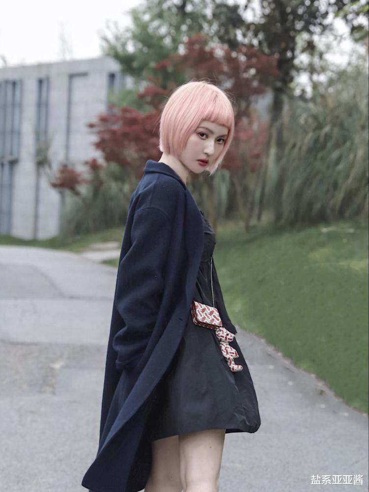 跟赛博格女孩朱婧汐学穿搭手把手教你穿出赛博朋克风