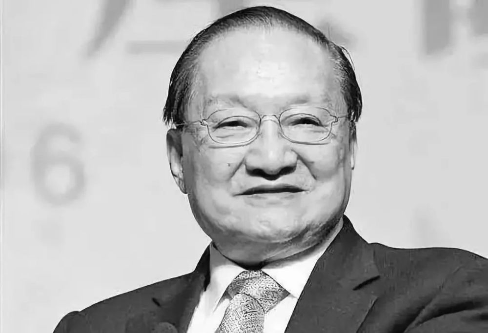 古龙|金庸给古龙写信约稿，古龙看完信，半天不说一句话