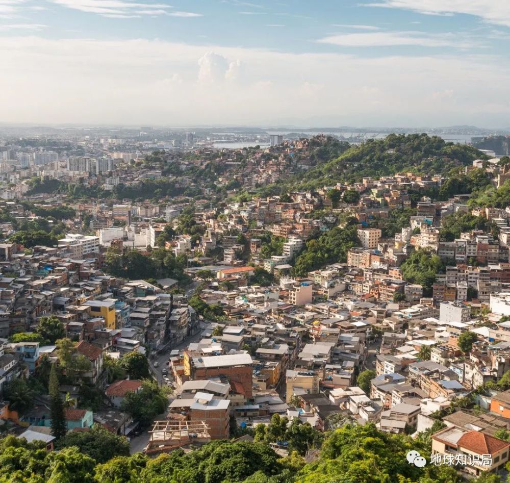 巴西_时政|墙里穷人，墙外富人