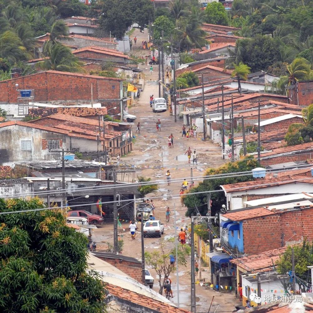 巴西_时政|墙里穷人，墙外富人