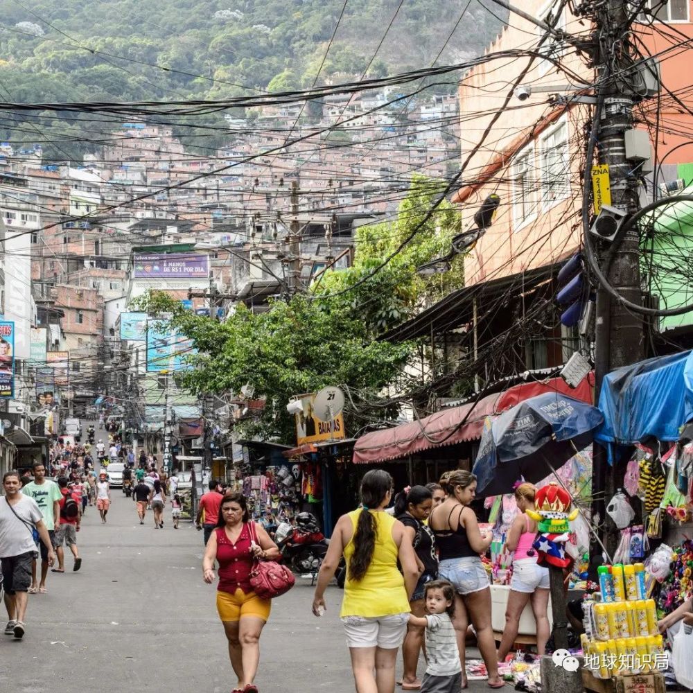 巴西_时政|墙里穷人，墙外富人