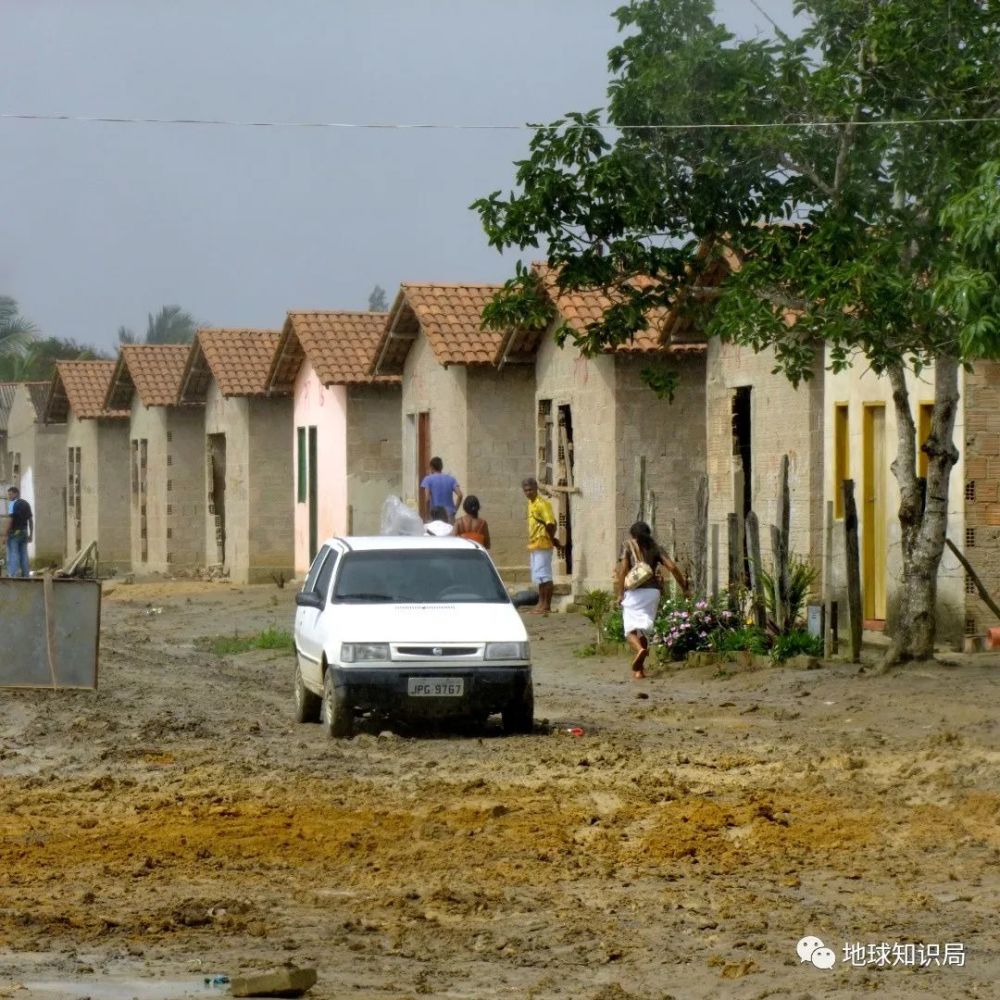 巴西_时政|墙里穷人，墙外富人