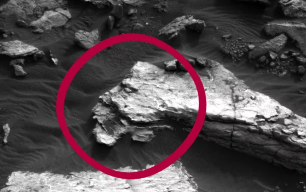 火星|NASA有一张疑似“人脸”照片！眼睛、脸颊轮廓可见，来自好奇号