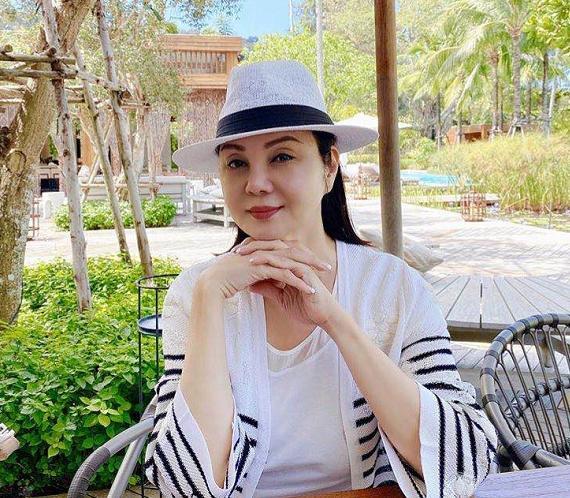 谢玲玲晒为女儿庆生,前婆婆到场祝贺,前夫因痴迷王祖贤与她离婚