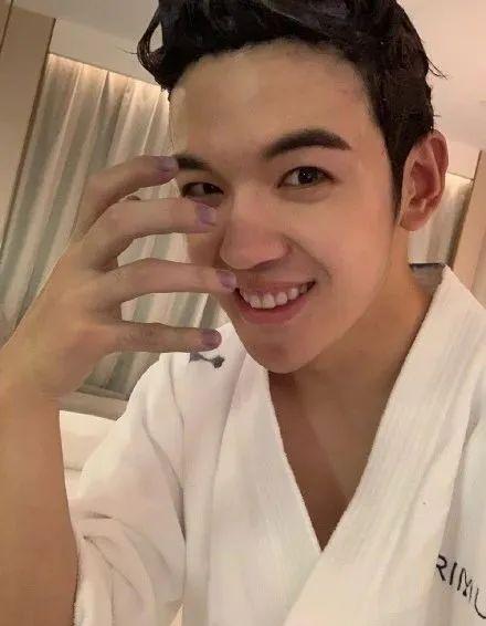 仝卓工作室|仝卓工作室在线发疯，连发28条微博撕郑云龙，还讽刺他撒谎精