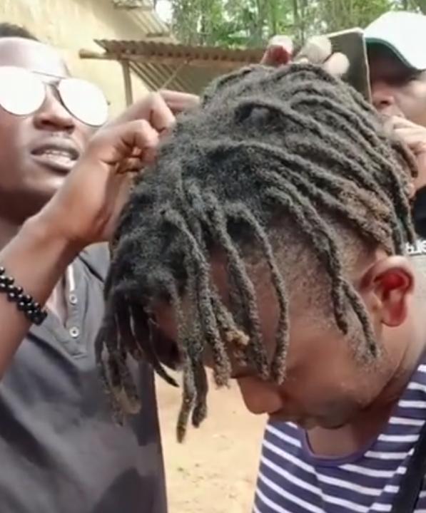 非洲脏辫到底有多脏小伙刚把头发放入水中画面难以直视