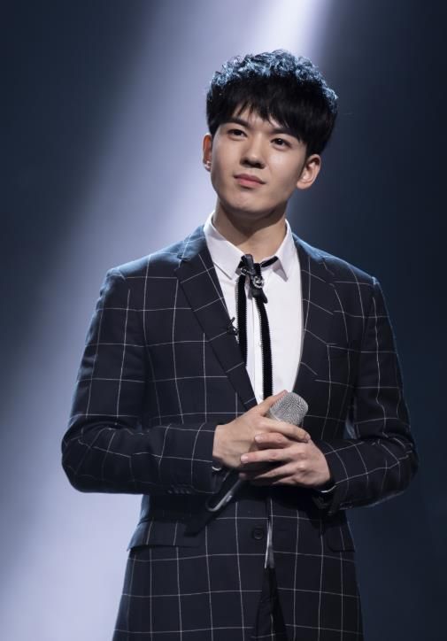 仝卓工作室|仝卓工作室发28条微博，喊话北舞对郑云龙论文查重，还扬言要告网友