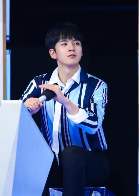 仝卓工作室|仝卓工作室发28条微博，喊话北舞对郑云龙论文查重，还扬言要告网友