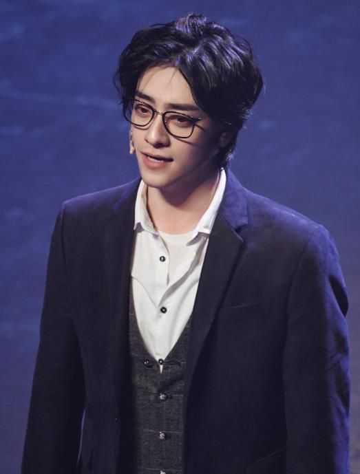 仝卓工作室|仝卓工作室发28条微博，喊话北舞对郑云龙论文查重，还扬言要告网友