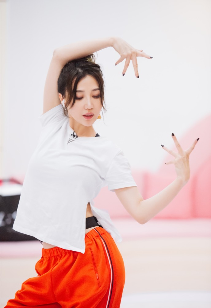 乘风破浪的姐姐|乘风破浪的姐姐二公排名：张雨绮团第一太意外，阿朵4人却被淘汰