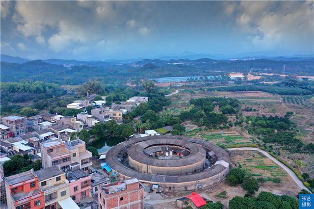 广东饶平明清古寨保留完好的客家土楼建筑更有淳朴的客家民风