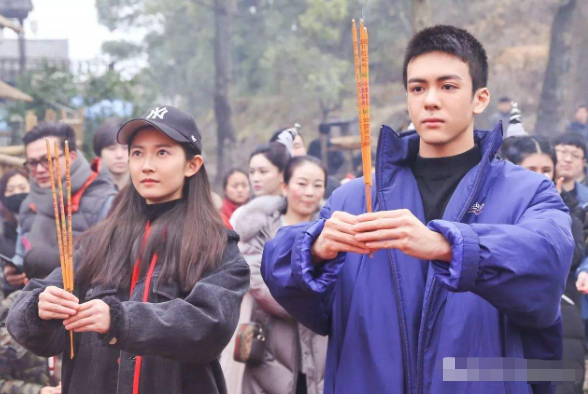 陈钰琪|“忌敏”撒糖？陈钰琪晒照暴露曾舜晞送的礼物，不久前才牵手同台