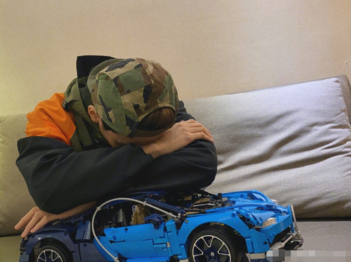 陈钰琪|“忌敏”撒糖？陈钰琪晒照暴露曾舜晞送的礼物，不久前才牵手同台