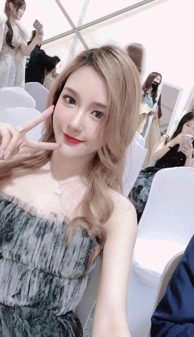 直播女神生图让人失望腐团儿被男粉围住下意识捂脸