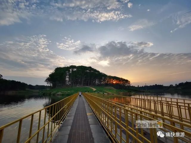 青龙湖自贡东北部的最佳落日观赏地