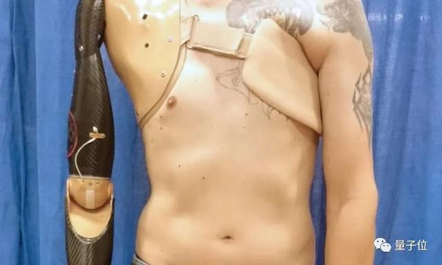 爱德华·艾尔利克|这只机械手太硬核！失去手指的机械工程师独立打造，网友：太酷了