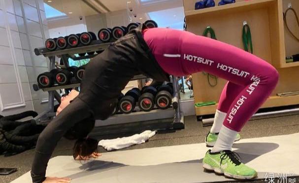 黄奕|黄毅清因贩毒被判15年！前妻黄奕抚养女儿，走出阴霾状态越来越好