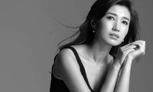 春妮23岁与蒋虎结婚38岁与郭德纲传绯闻40岁嫁给央视名嘴