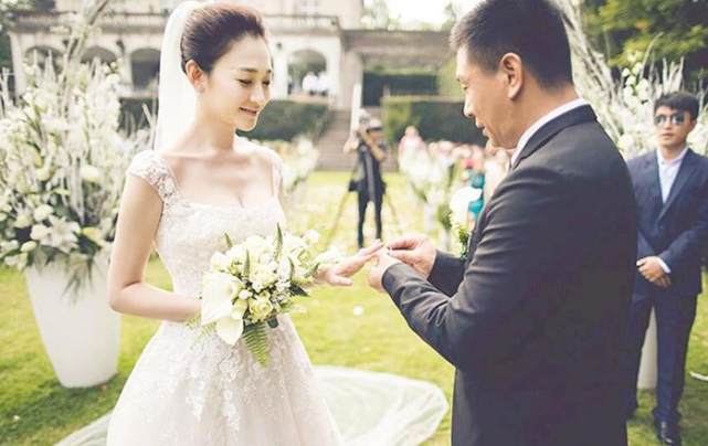 李小冉徐佳宁,可以把朋友变成老婆,徐佳宁也是娱乐圈第一人了.