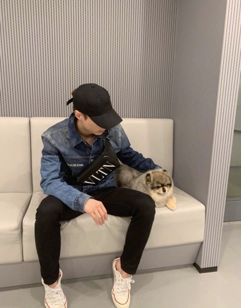 张艺兴新专辑出来了帅气穿搭造型满满的夏日感这也太帅了吧