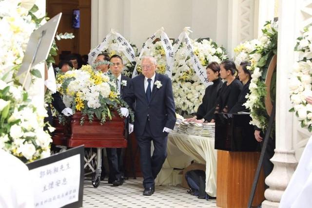 郭炳湘葬礼2020年,赌王:何鸿燊何鸿燊的一生充满传奇色彩,生前风光