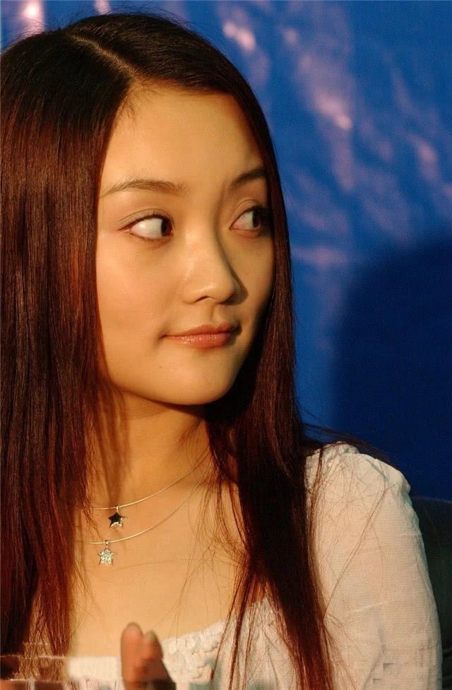李小璐17岁旧照被扒,没有滤镜没有浓妆,这颜值我跪了!