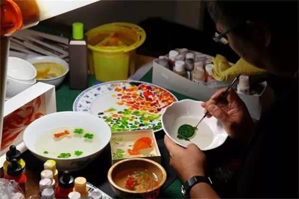 日本人|这个“变态”的日本人，画了12年的金鱼，把金鱼画活了