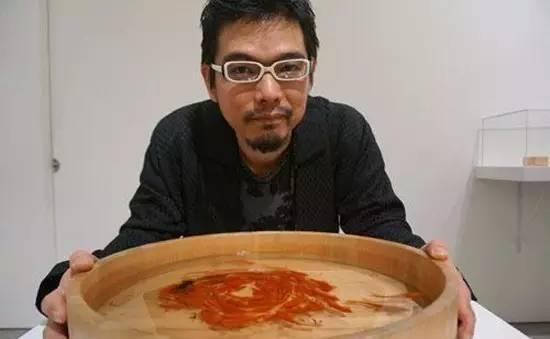 日本人|这个“变态”的日本人，画了12年的金鱼，把金鱼画活了