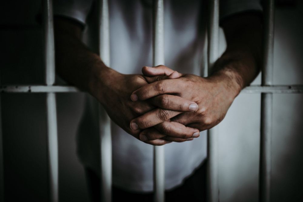 威尼特|印度男子不满妹妹和表弟私奔将二人杀死后挂在树上，又杀弟弟灭口