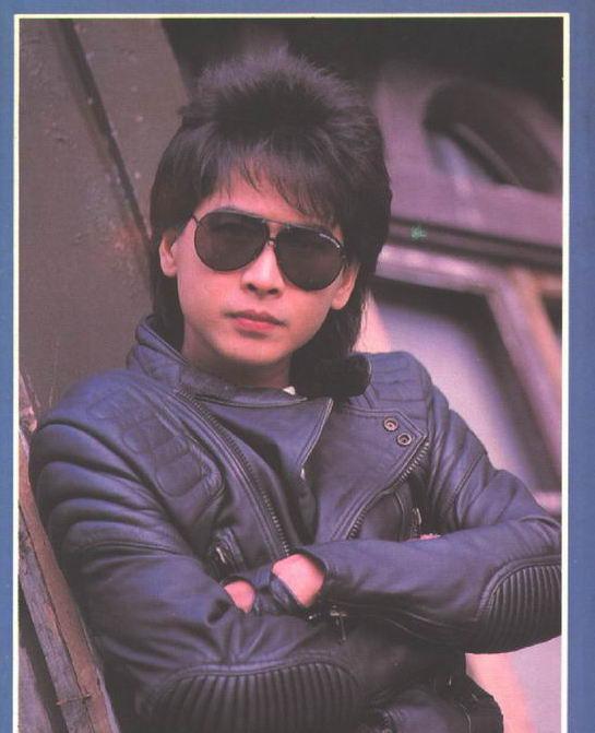 从小哥变成老哥,齐秦年轻时长发飘逸的风采,如今再也找不到了