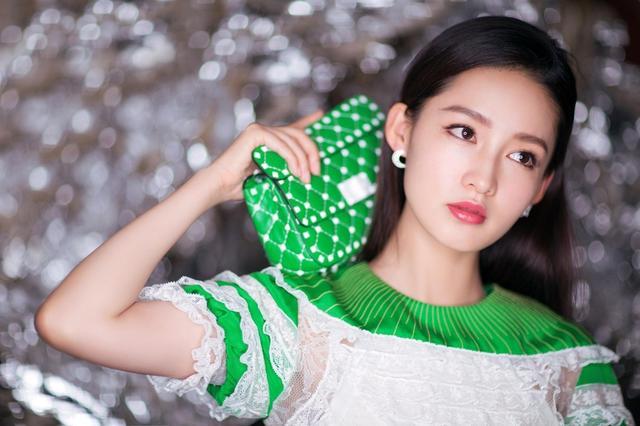 金鹰女神|2020金鹰女神评选马上出炉，郑爽杨紫被提名，而她紧随其后