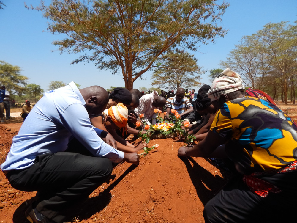 东开普省|女子出席好友葬礼，葬礼还没结束她却丧了命