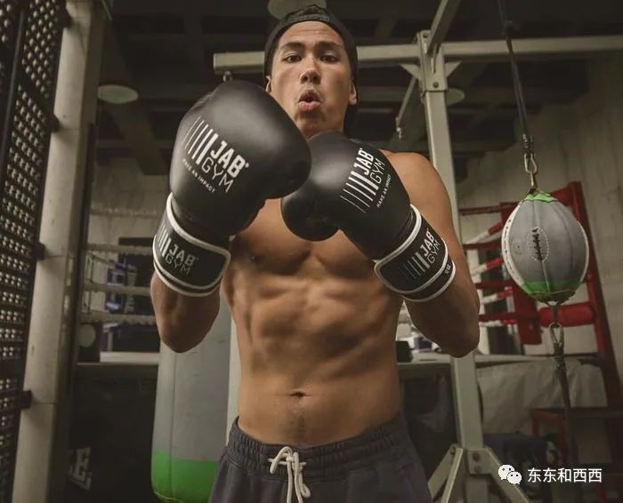 王子|帅气多金的王子没有女友？怪不得百万迷妹为他疯狂……