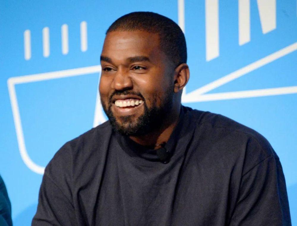 坎耶·韦斯特|坎耶·韦斯特认为新冠病毒疫苗将“阻止人们进入天堂”：“这是野兽的印记”