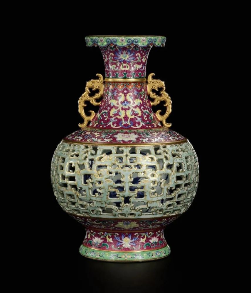 乾隆|这件乾隆玲珑夹层瓶，“玲珑”在何处？