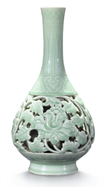 乾隆|这件乾隆玲珑夹层瓶，“玲珑”在何处？